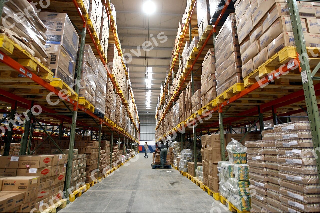 Galpão logístico de 600 m² com pé-direito de 9 metros em Contagem