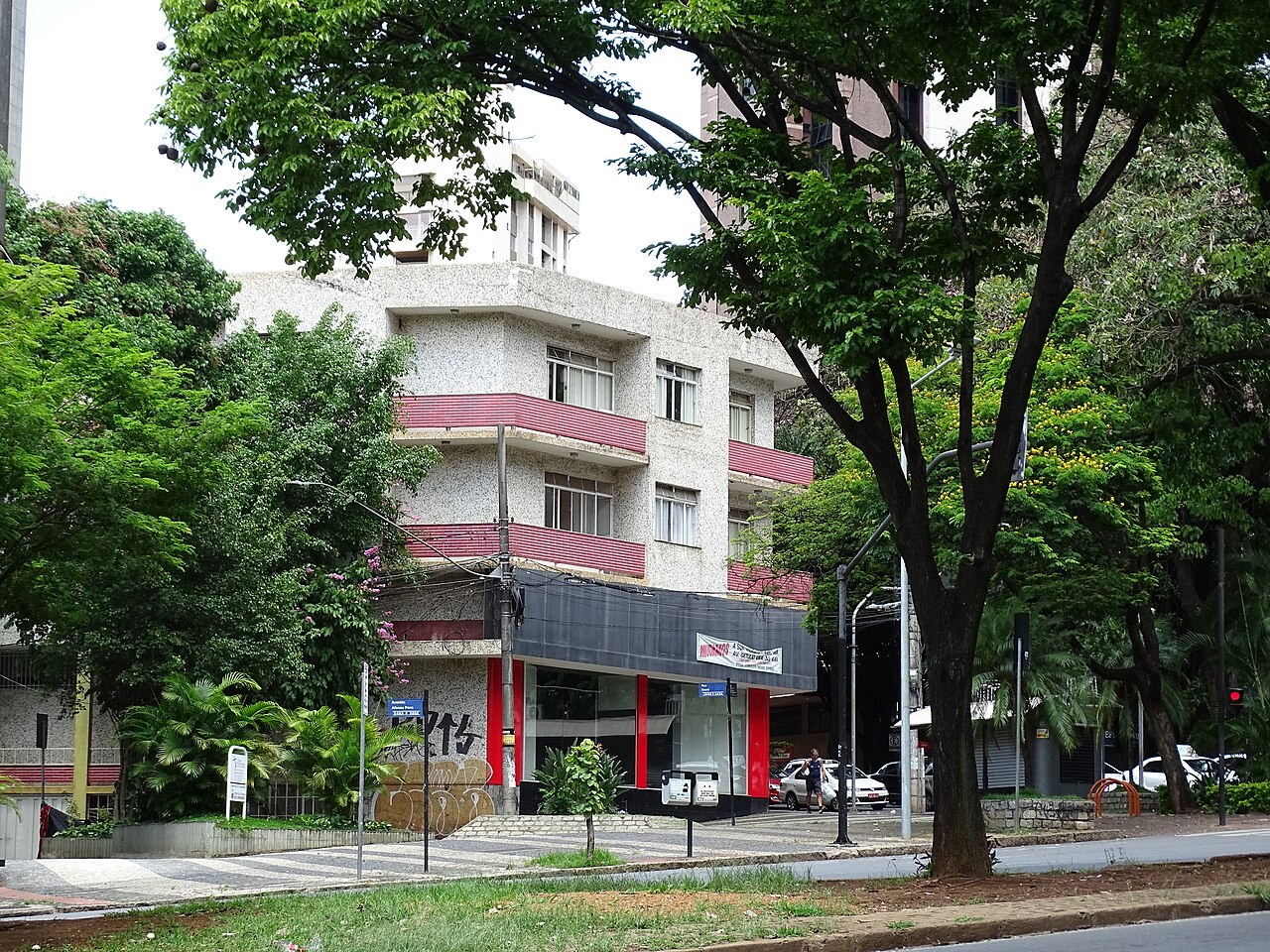 Apartamento reformado de 2 quartos no Funcionários